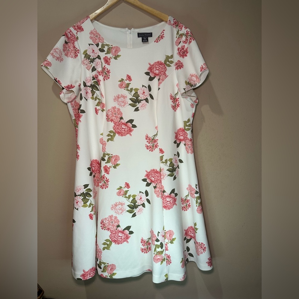Jessica Howard White Dress with Pink Floral Design Size 24W (QQ)